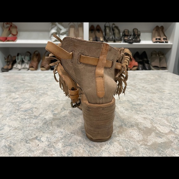 Leather - Picture 3 of 6